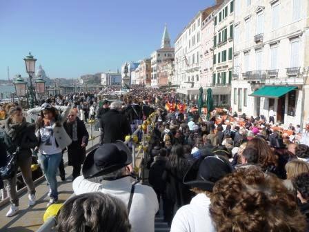 Sul turismo a Venezia si discute a Firenze